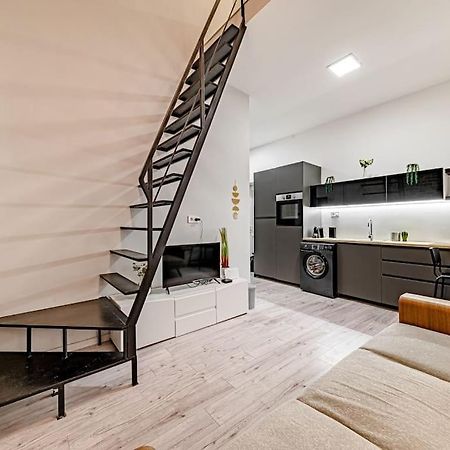 부다페스트 Chic Loft Bp: Industrial Gem 아파트 외부 사진