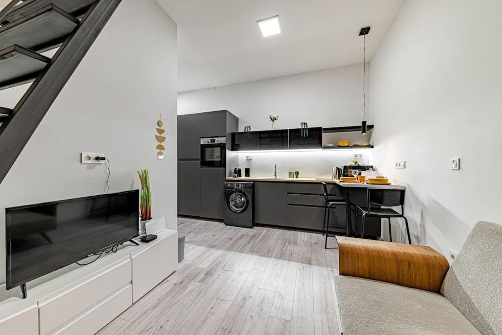 부다페스트 Chic Loft Bp: Industrial Gem 아파트 외부 사진