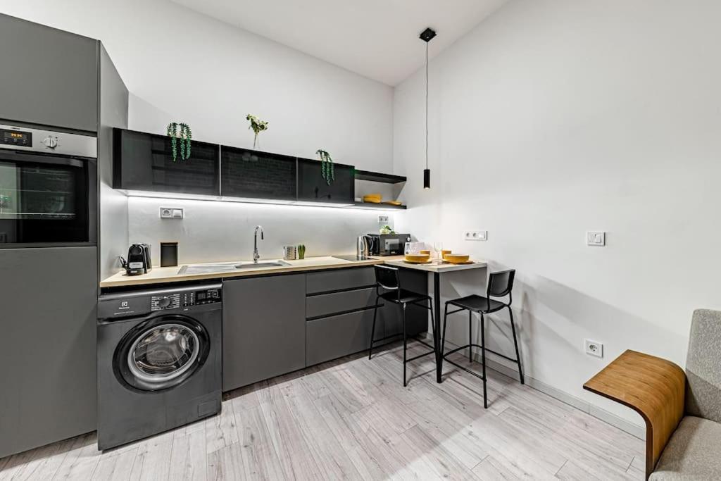 부다페스트 Chic Loft Bp: Industrial Gem 아파트 외부 사진